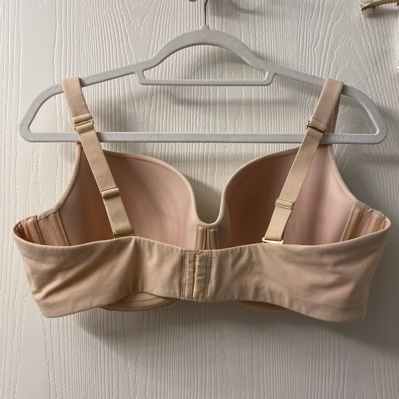 Fine Line brand Cream color 42D bra. - Picture 2 of 5